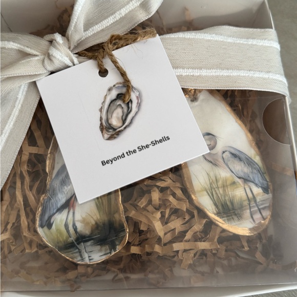 Heron Ceramic Oyster Shell Decoupaged Ornaments - Gold and White - Picture 7 of 8